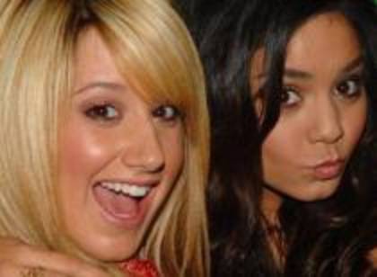 QPRLJBFSFWGDZBTQCMA - ashley