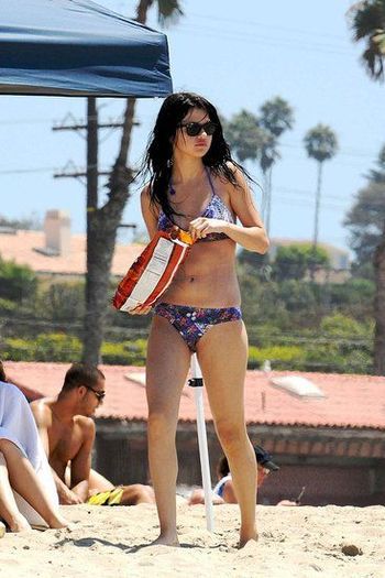 SELENA_BEACH 20 - 0-SELENA-GOMEZ BEACH