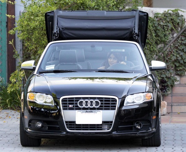 Vanessa+Hudgens+Out+Hollywood+bYvXnSZg_xOl