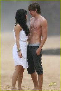 zac-efron-vanessa-hudgens-hawaii-wedding-10