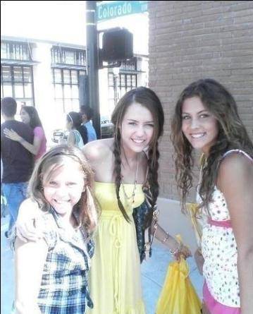 n1068429223_30099013_367 - Miley-Personal Picture