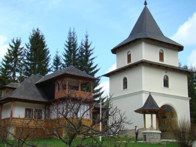 DSC03654 - 18 aprilie - statiunea si Manastirea Durau si lacul Bicaz