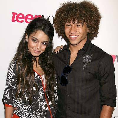 NWBWTRIOCLWBVILVCCG - Corbin Bleu