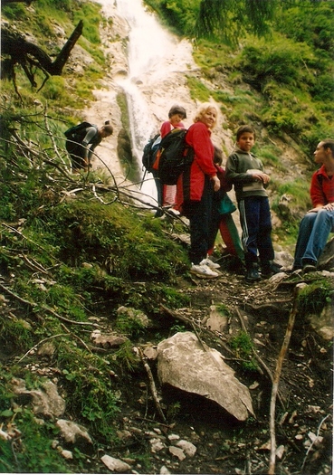 scan0017; Cindva ,la Cascada Cailor cu copiii la Borsa in tabara
