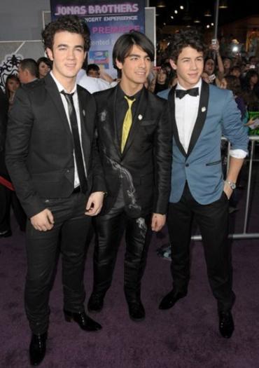 3 - JoNaS bRoThErS