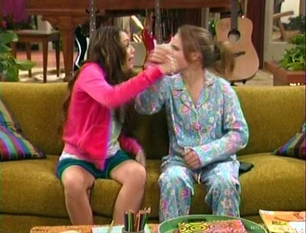 miley-cyrus_com-hannahmontana-season2promo2-226