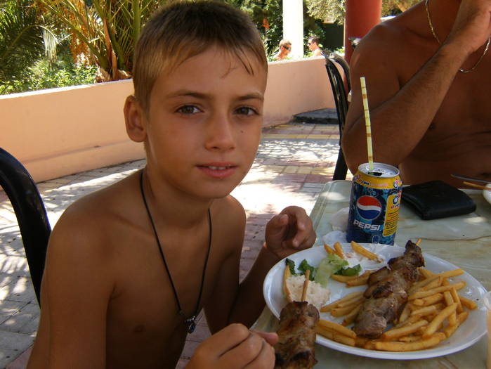 aqua parc hersonisos 031 - eu si familia mea la parcul acvatic din Grecia