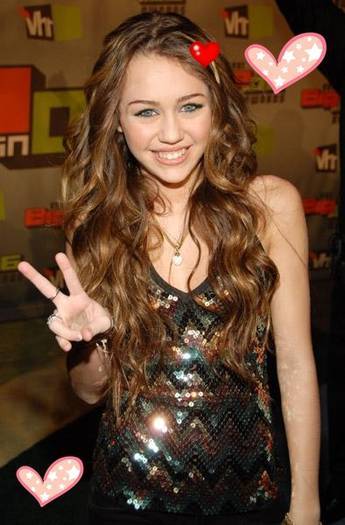 FONYAPFHLHFQTYUPFET - Poze midificate Miley Cyrus