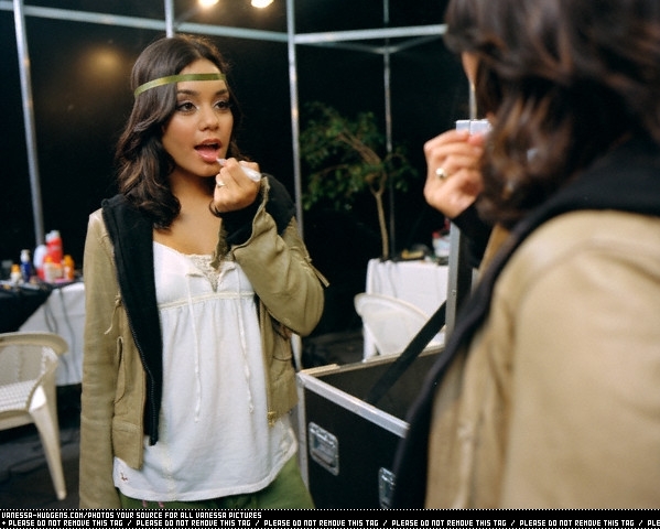 007ut9 - Vanessa Hudgens Sedinta foto