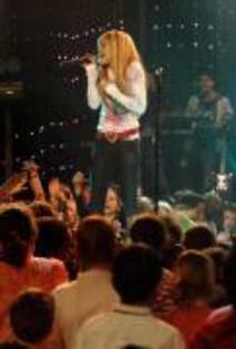 XYIEMZBAJLPJKLINJEU - Hannah Montana LIVE IN LONDON