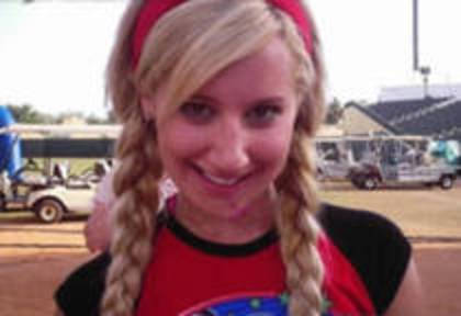 QPEVVIKKZQBUDZAKULG - ASHLEY TISDALE POZE RARE
