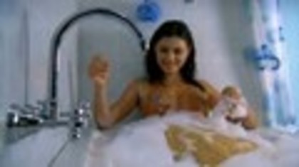 cleo-using-her-powers-in-the-bath-h2o-just-add-water-8897446-120-67 - h2o poze sezonul 3 dinsney channel si sezonul 1 2