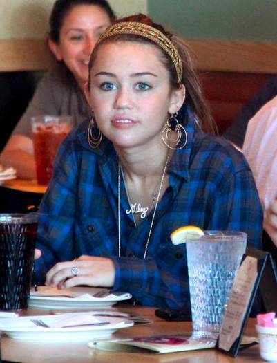 miley-cyrus-chinese-7