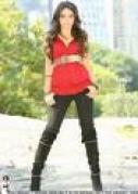 vanessa anne hudgens imbracata in rosu