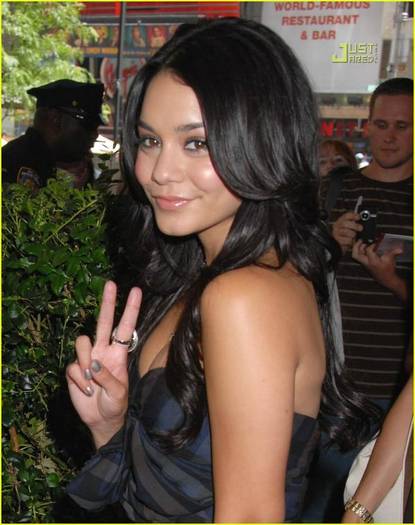 vanessa-hudgens-trl-01 - Vanessa Hudgens