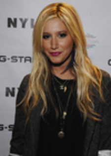 thumb_009 - ASHLEY TISDALE  5 NOIEMBRIE 2009