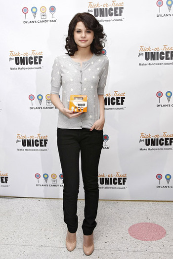 selenafan028 - The launch of Unices TrickTreat campaign