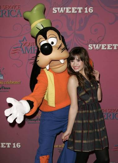 demilovato_net-3mileyssweet16-0008 - 0-Demi Lovato-0