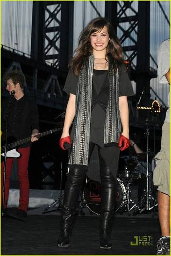 demilovato_net-getbackvideoshoot-0005 - 0-Demi Lovato-0