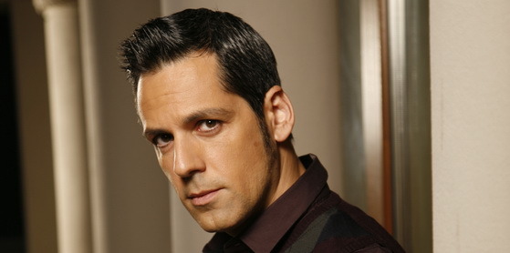 Stefan BAnica; ESte UN prezentator
