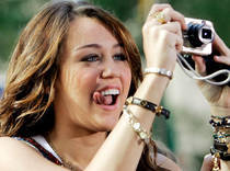Miley face poze - Miley Cyrus-Hannah Montana