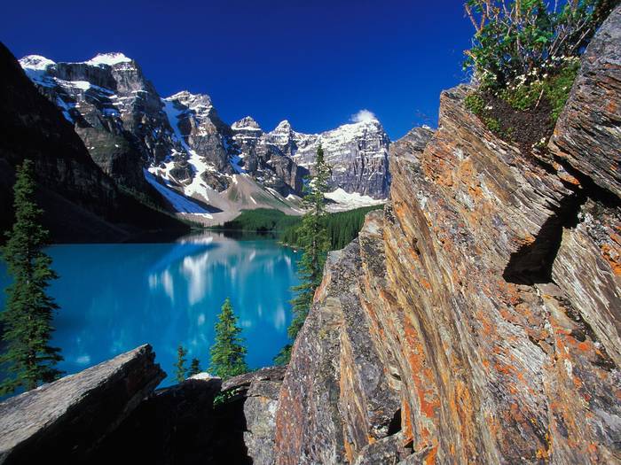 Moraine Lake and Valley of the Ten Peaks, Banff National Park, Canada - Canada Wallpapers