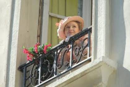 Aniela pe balcon - Aniela-poze in exclusivitate de la filmari
