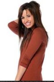 MLTQNVVARSFKYIKSCYC - poze demi lovato