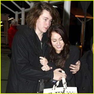 miley-cyrus-braison-bundle - Miley Cyrus Bundles Up with Braison