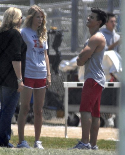 Taylor+Swift+Taylor+Lautner+Set+Valentine+DF9UjQm5S3tl