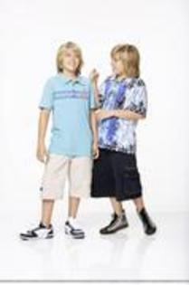 JPRHYBHBIUQRUZMBTLW - Zac si Cody