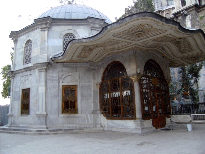 Fateh Sultan Mehmed Tomb in Istanbul - Turkey - Islamic Architecture Around the World