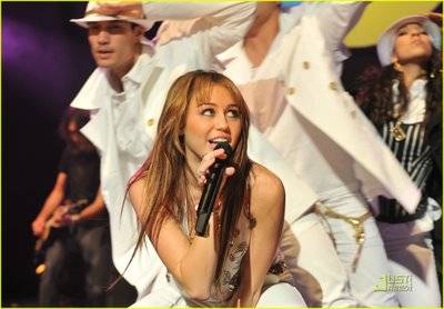 miley-cyrus-switches-live-29[1]