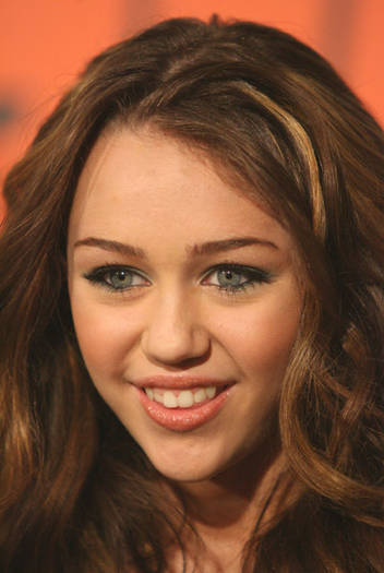 SSLKSCXGNWJTHQUSOQU - Miley la emisiune