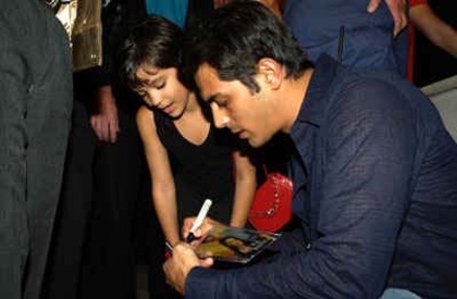 Arjun dadand autografe pt filmul Dil Ka Rishta