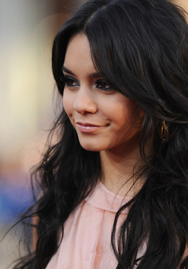 Premiere 17 again (19) - Vanessa Hudgens - 17 Again Premiere