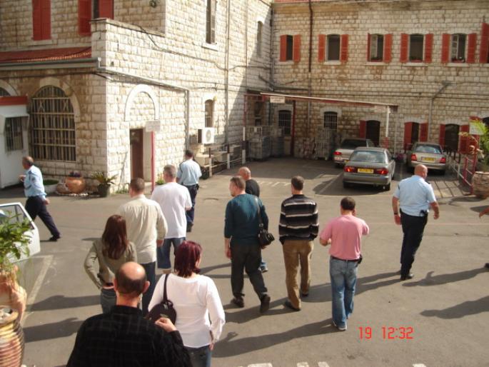 045 Israel - Nazareth (in curtea politiei)