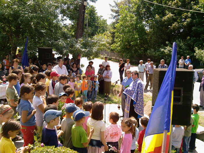 Fotografii-0079; Slujba pentru eroi caci Inaltarea este si ziua lor.
