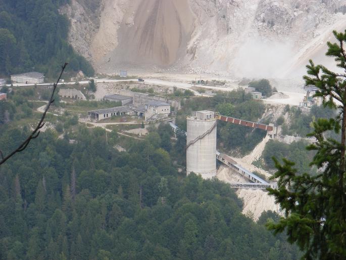 cariera de piatra de la dobresti - Peisaje de munte