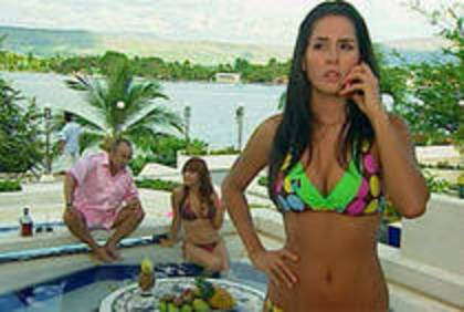 AYVGNOWHFLZWWZSIAID - Carmen Villalobos-Catalina