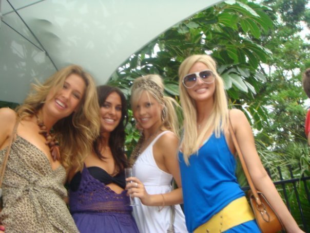 Claire-Holt-claire-holt-5379557-604-453 - Emma in realitate