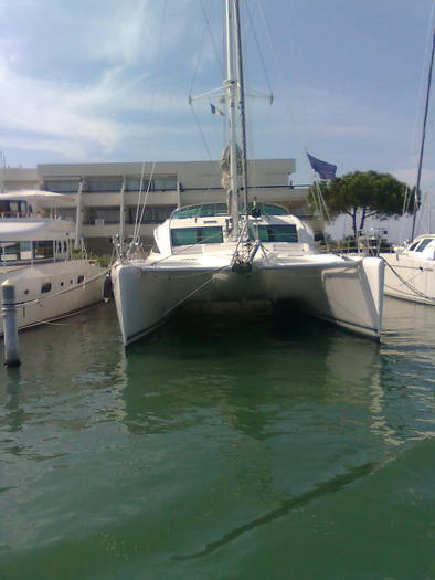 catamarane imense - ApiMondia