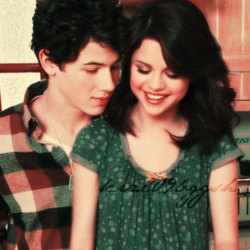 Nelena-selena-gomez-8193327-500-500