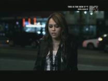 MCEUEVYIOXJVMLOZBQJ - miley in fly on the wal