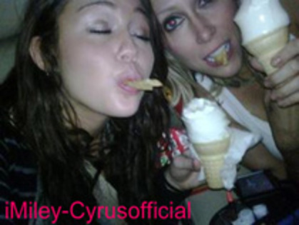 10. - poze rare Miley