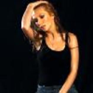 LhQoyG320763-01 - Adela Popescu