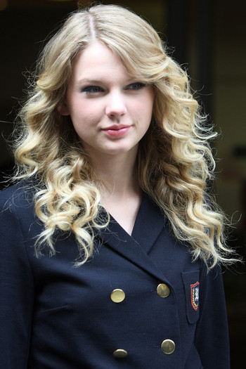 Taylor+Swift+Arriving+Radio+2+Studios+UreNMmgidcWl