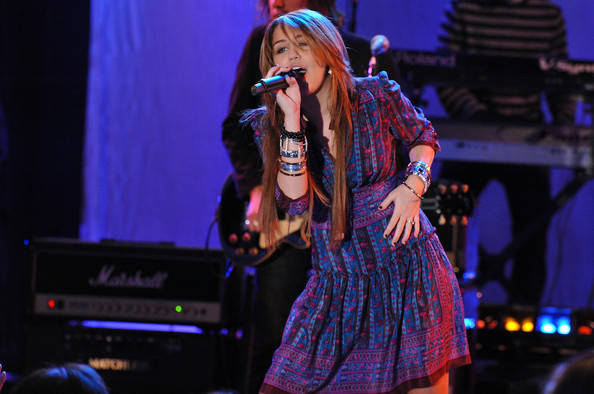 Miley+Cyrus+Performs+ABC+Good+Morning+America+_QGOHg7NFu8l[1] - Miley Cyrus Performs on Good Morning America