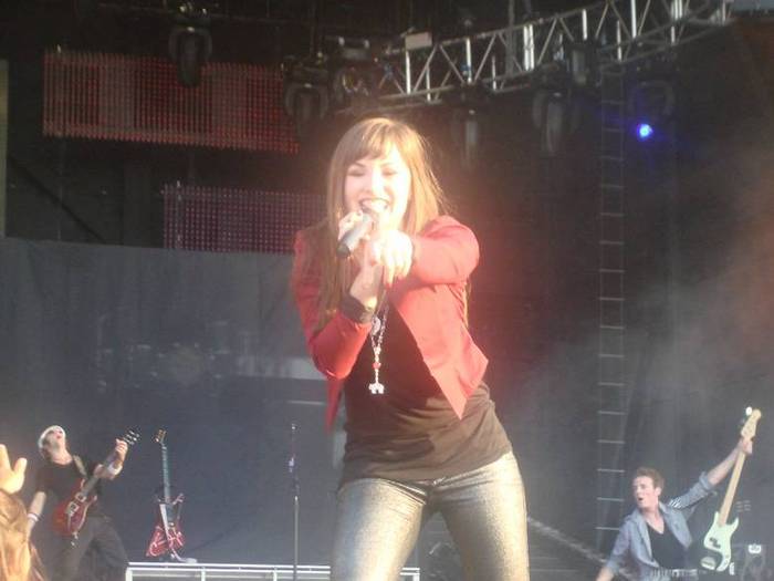 demilovato_net-burninguptour-00011 - demi lovato
