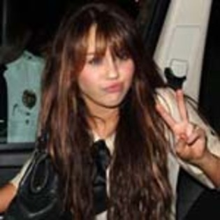 MILEY_PEACE2